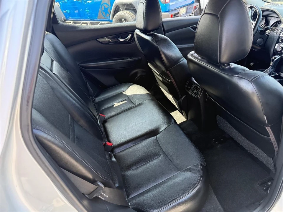2017 Nissan Rogue - Image 20 of 28