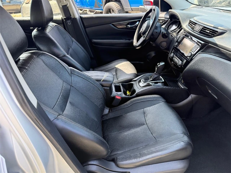 2017 Nissan Rogue - Image 18 of 28