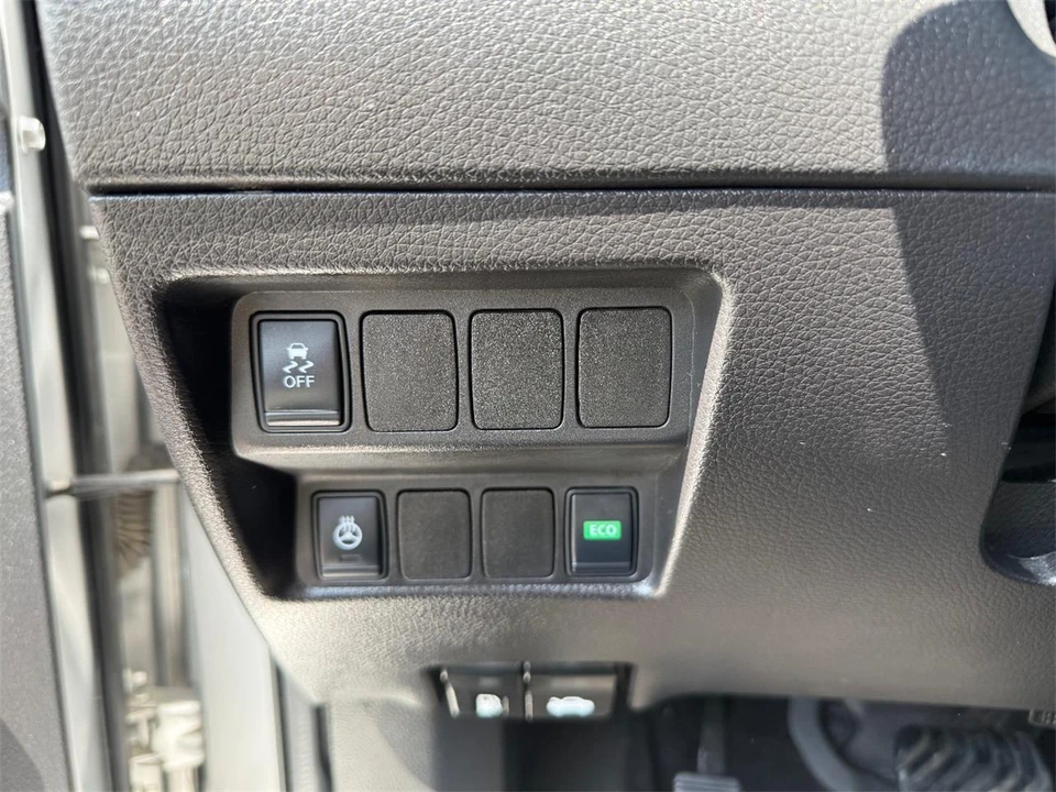 2017 Nissan Rogue - Image 21 of 28