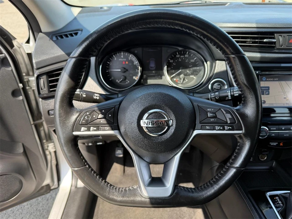 2017 Nissan Rogue - Image 22 of 28