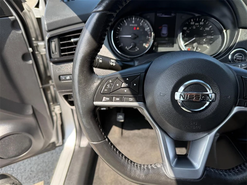 2017 Nissan Rogue - Image 23 of 28