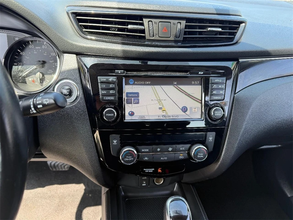 2017 Nissan Rogue - Image 26 of 28