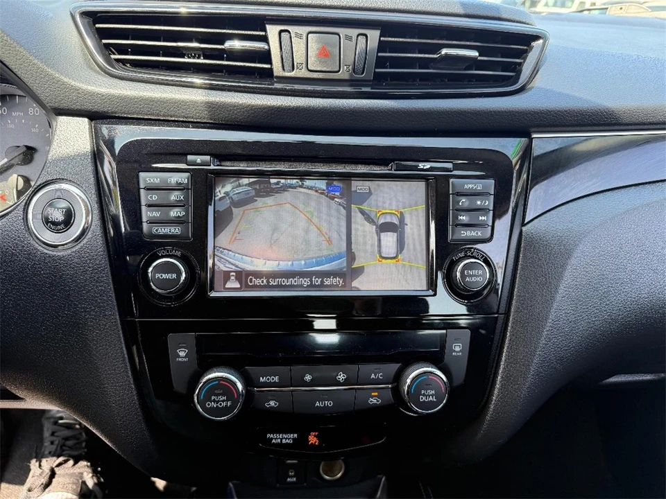 2017 Nissan Rogue - Image 27 of 28