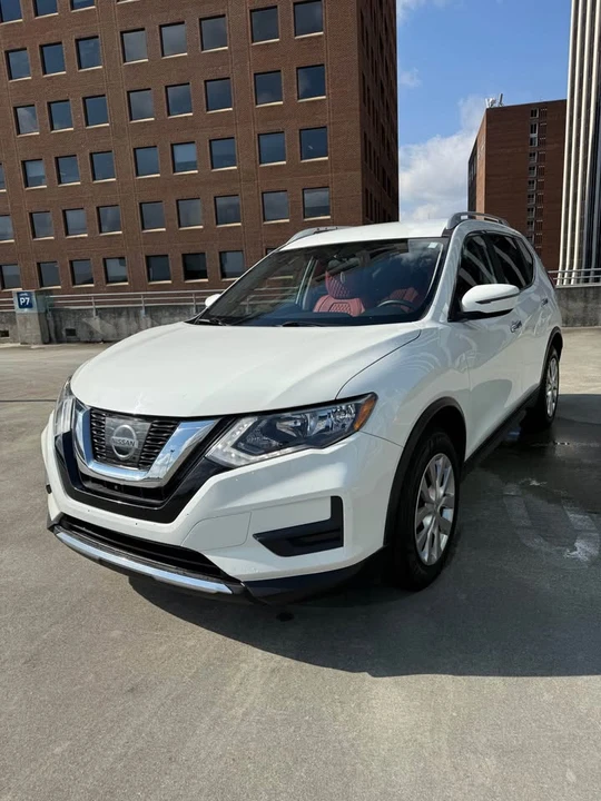 2017 Nissan Rogue - Image 5 of 13