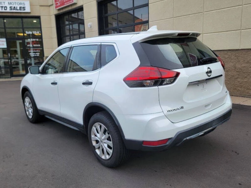 2017 Nissan Rogue - Image 8 of 20