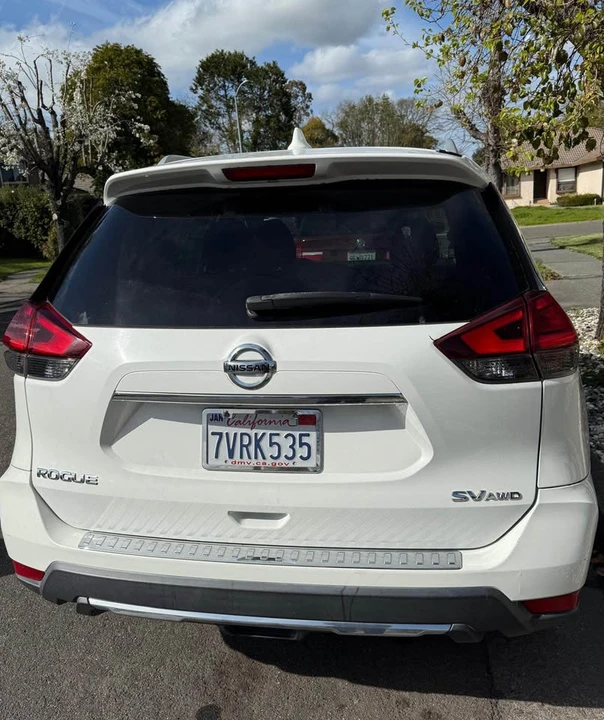 2017 Nissan Rogue - Image 4 of 4