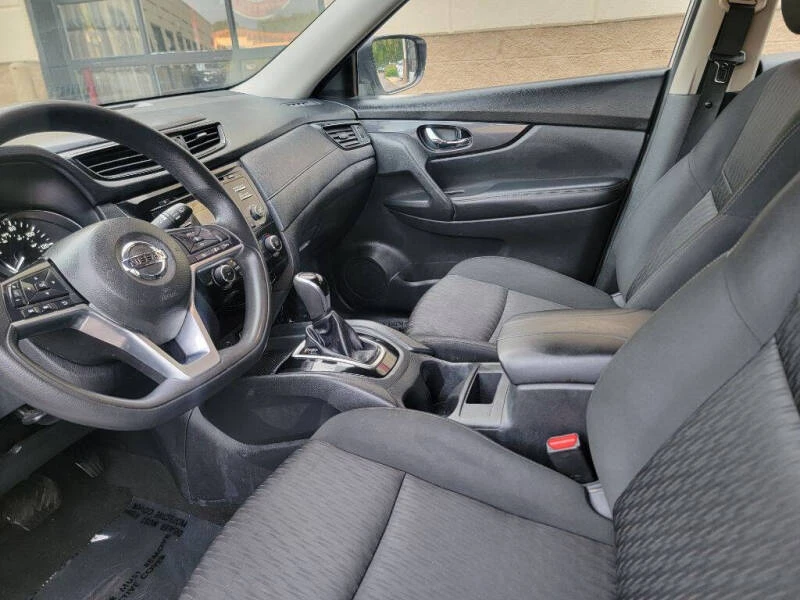 2017 Nissan Rogue - Image 16 of 20