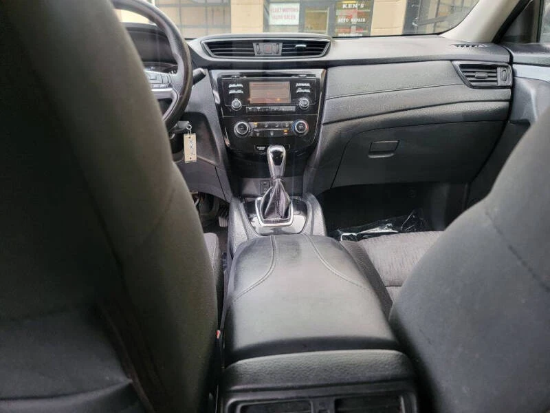 2017 Nissan Rogue - Image 15 of 20