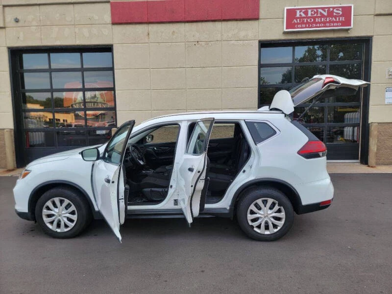 2017 Nissan Rogue - Image 11 of 20