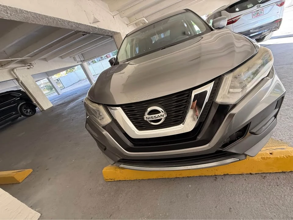 2017 Nissan Rogue - Image 5 of 10