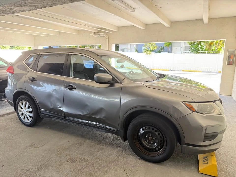 2017 Nissan Rogue - Image 10 of 10