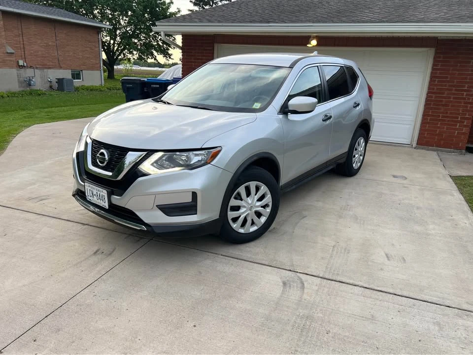 2017 Nissan Rogue - Image 8 of 11