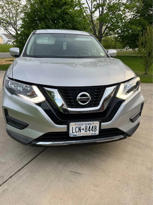 2017 Nissan Rogue - Image 9 of 11