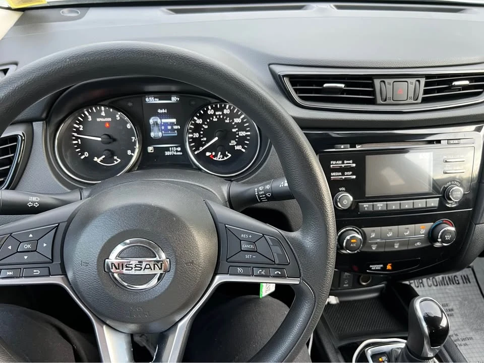 2017 Nissan Rogue - Image 10 of 11