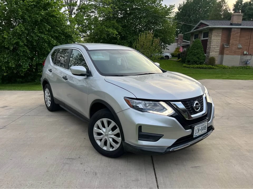 2017 Nissan Rogue - Image 4 of 11