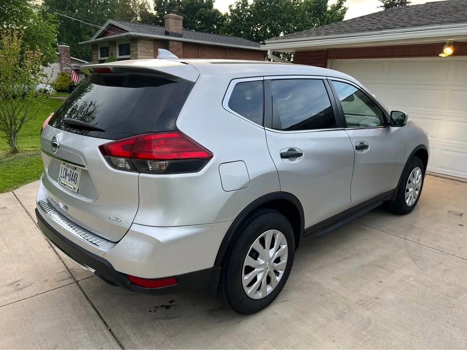 2017 Nissan Rogue - Image 6 of 11
