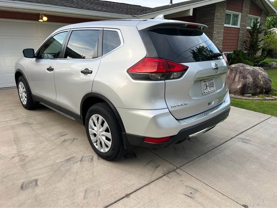 2017 Nissan Rogue - Image 5 of 11