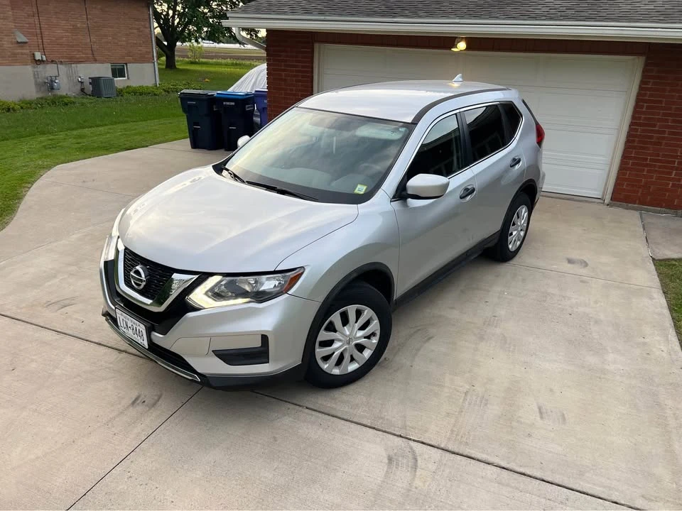 2017 Nissan Rogue - Image 2 of 11