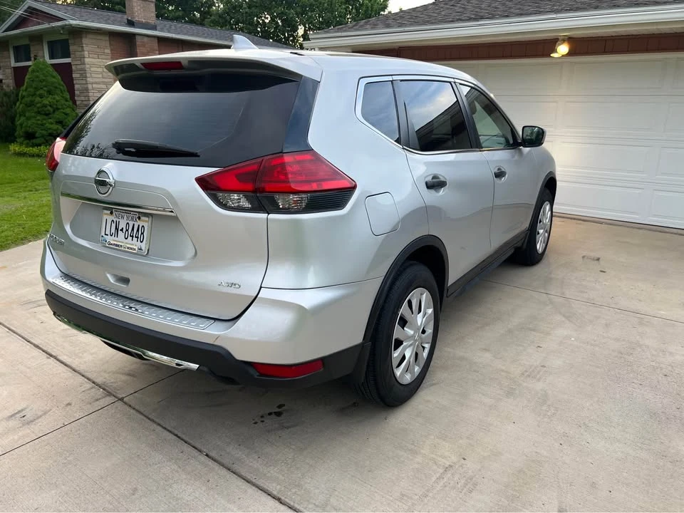 2017 Nissan Rogue - Image 7 of 11