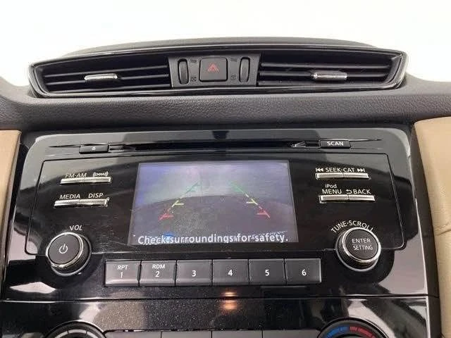 2017 Nissan Rogue - Image 11 of 14