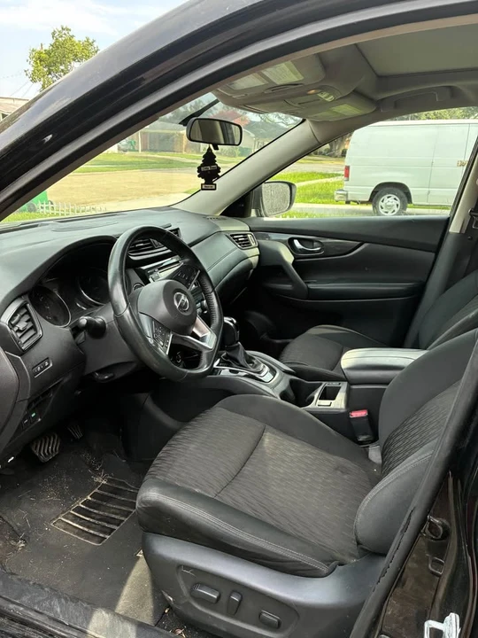 2017 Nissan Rogue - Image 5 of 8