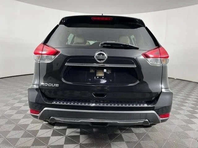 2017 Nissan Rogue - Image 5 of 14