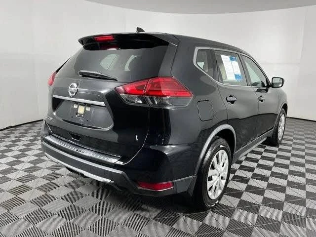 2017 Nissan Rogue - Image 6 of 14