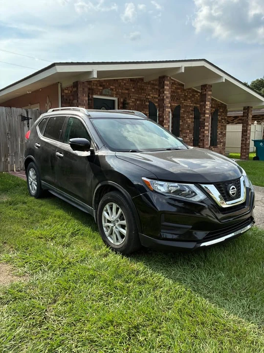 2017 Nissan Rogue - Image 2 of 8