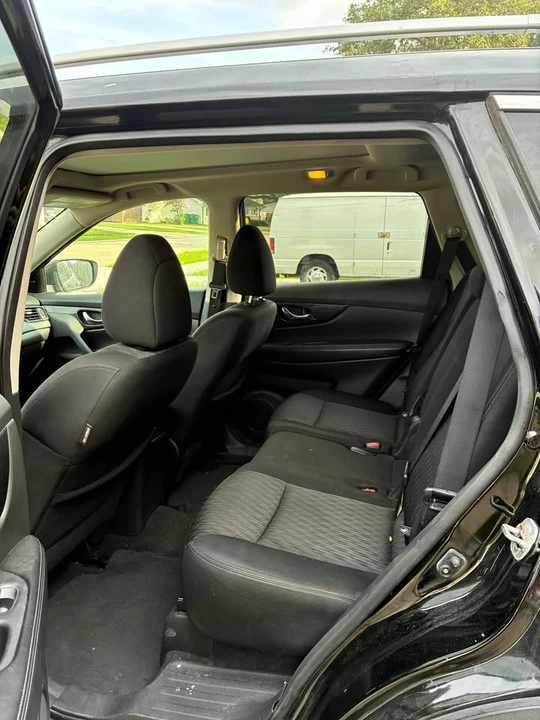 2017 Nissan Rogue - Image 6 of 8