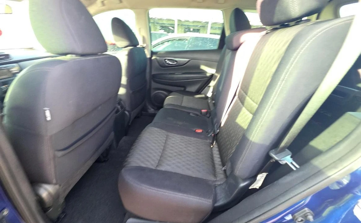2017 Nissan Rogue - Image 10 of 11