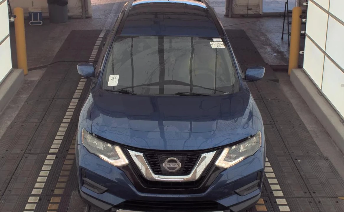 2017 Nissan Rogue - Image 2 of 11