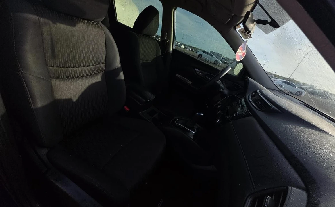 2017 Nissan Rogue - Image 8 of 11