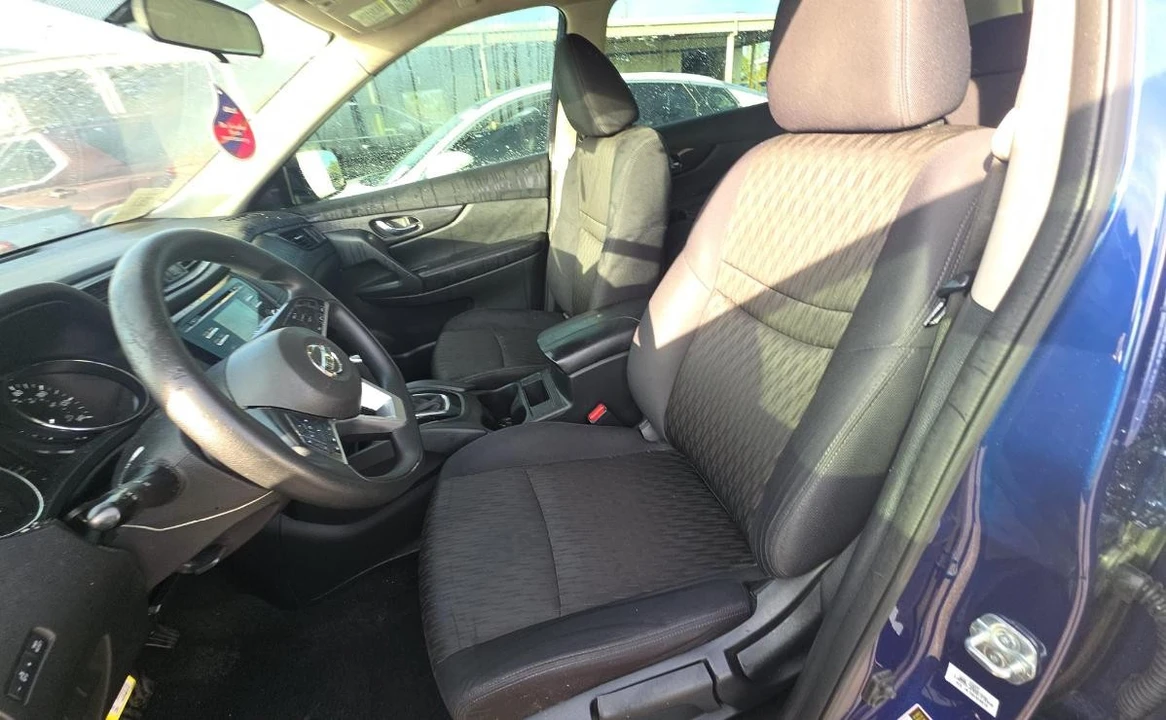 2017 Nissan Rogue - Image 7 of 11