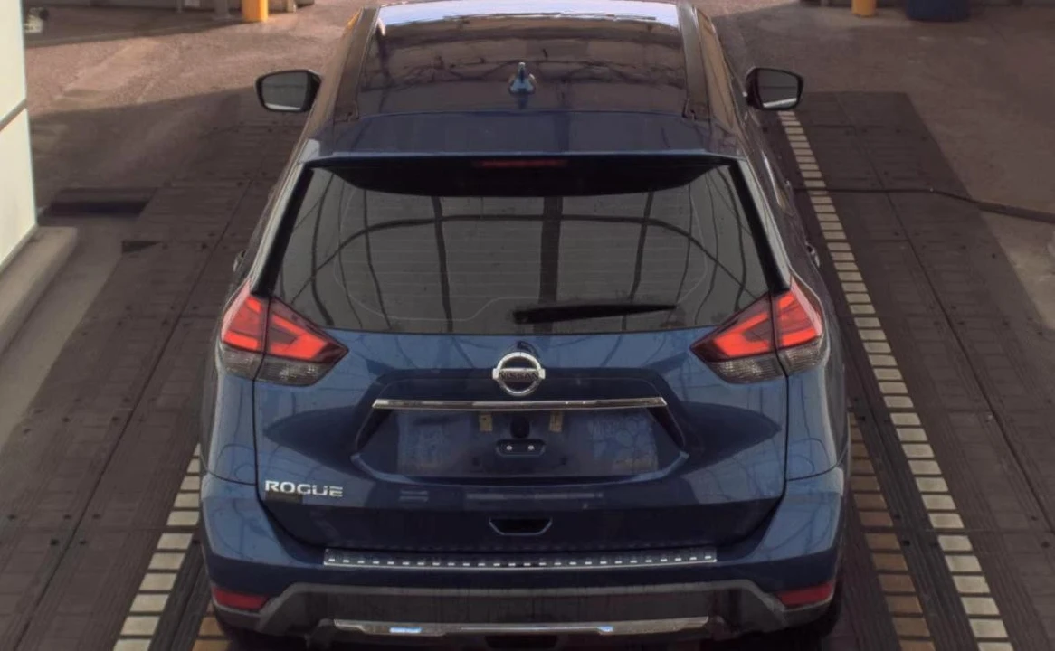 2017 Nissan Rogue - Image 5 of 11