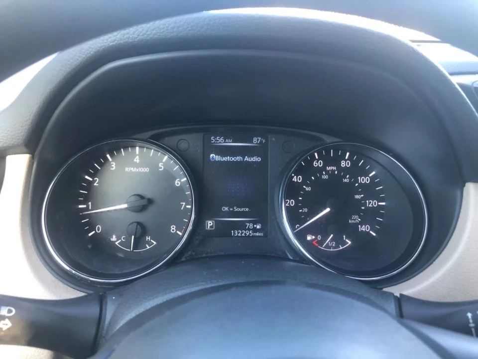 2017 Nissan Rogue - Image 17 of 21