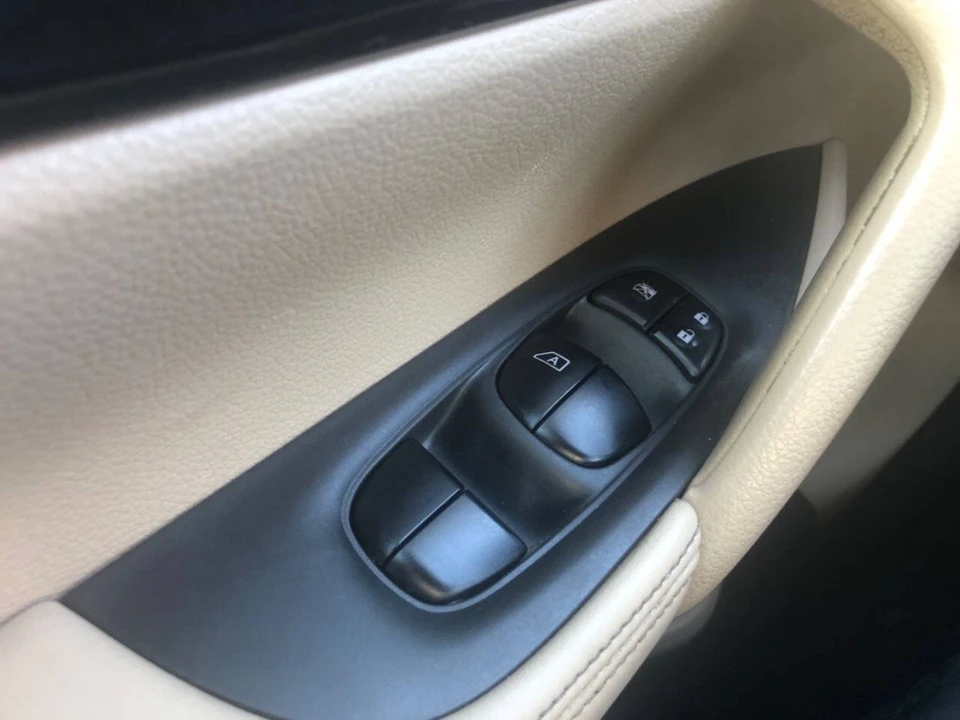 2017 Nissan Rogue - Image 20 of 21