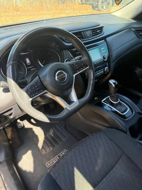 2017 Nissan Rogue - Image 11 of 12