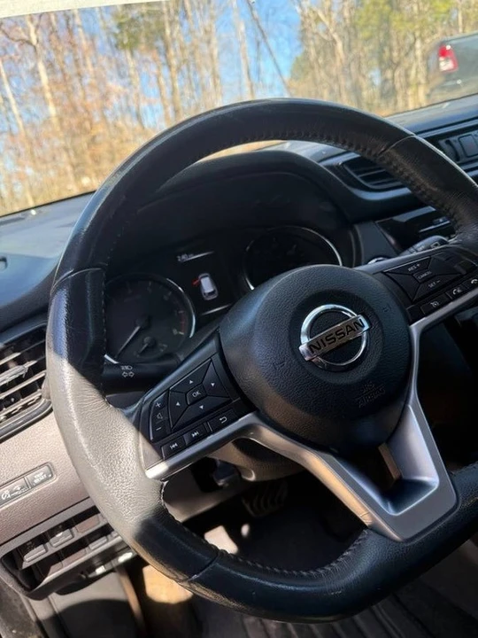2017 Nissan Rogue - Image 10 of 12