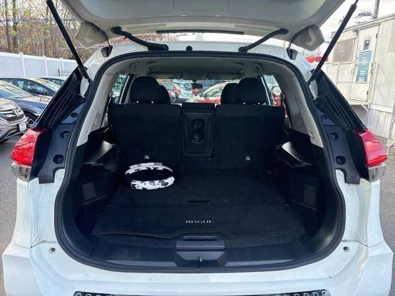 2017 Nissan Rogue - Image 11 of 12