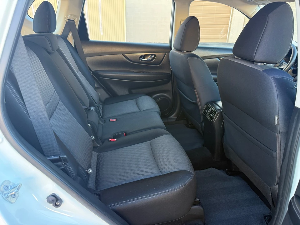 2017 Nissan Rogue - Image 19 of 21