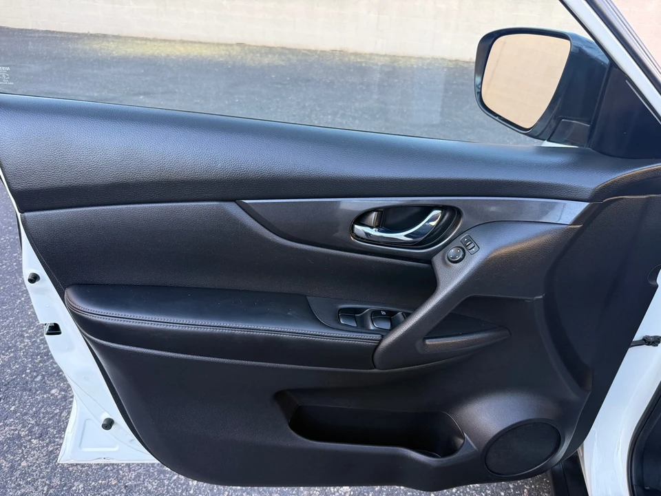 2017 Nissan Rogue - Image 14 of 21