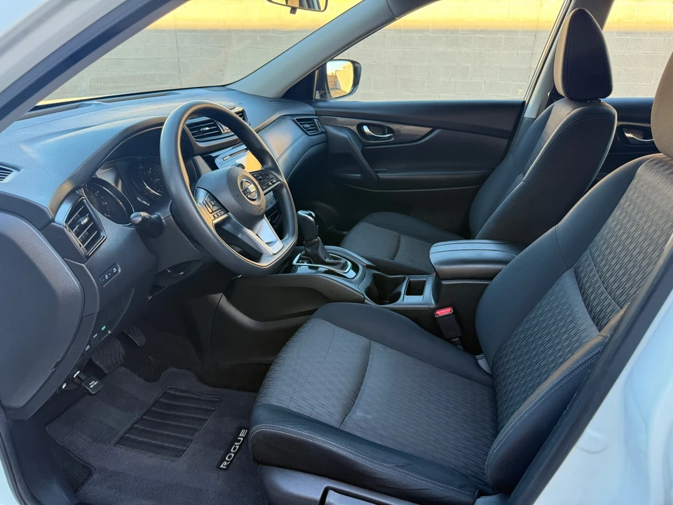 2017 Nissan Rogue - Image 15 of 21