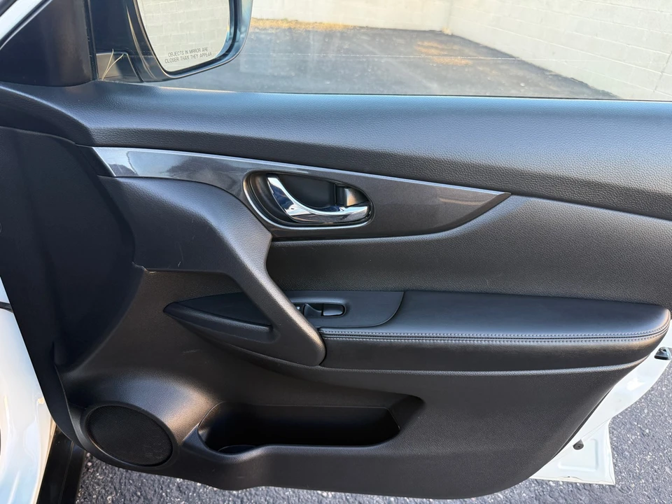 2017 Nissan Rogue - Image 20 of 21