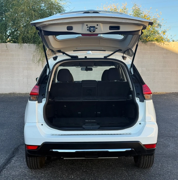 2017 Nissan Rogue - Image 9 of 21