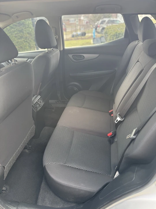 2017 Nissan Rogue - Image 9 of 11