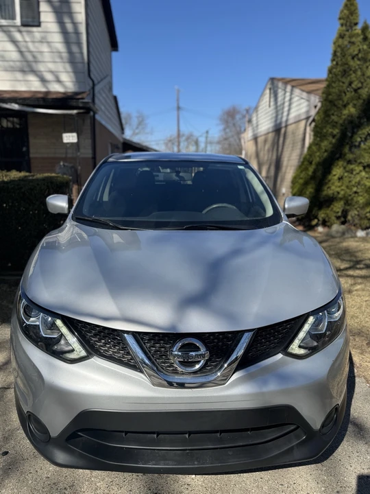 2017 Nissan Rogue - Image 2 of 11