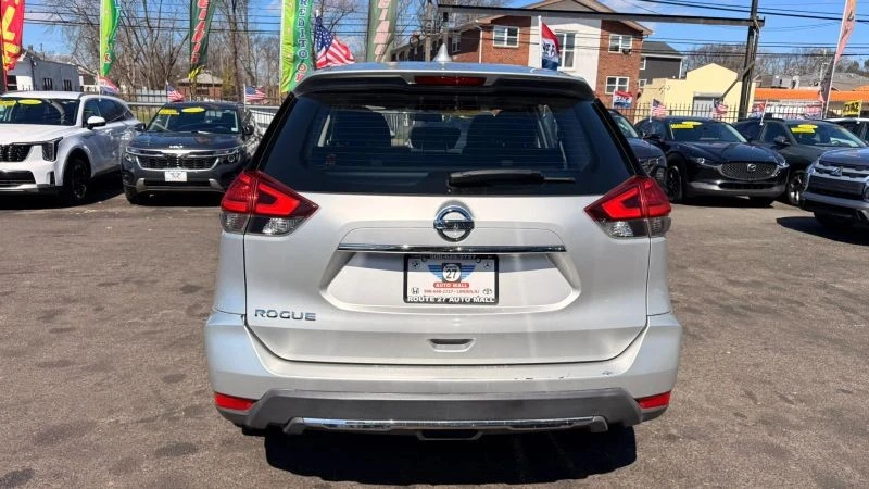 2017 Nissan Rogue - Image 6 of 12