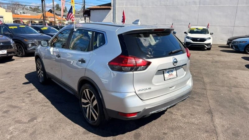 2017 Nissan Rogue - Image 5 of 12