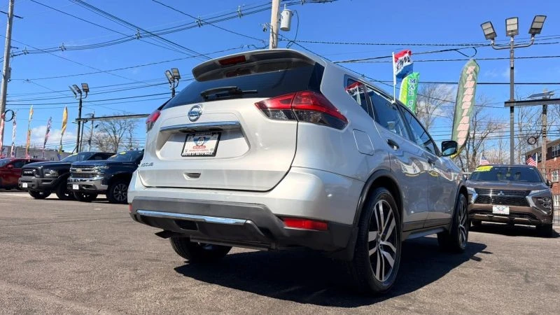 2017 Nissan Rogue - Image 9 of 12