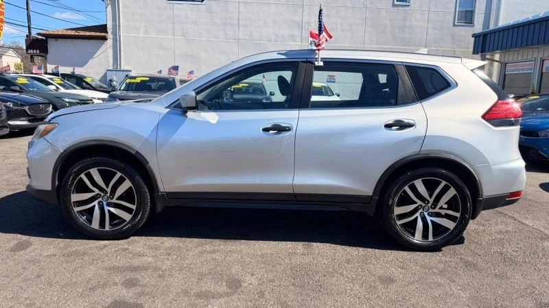 2017 Nissan Rogue - Image 10 of 12
